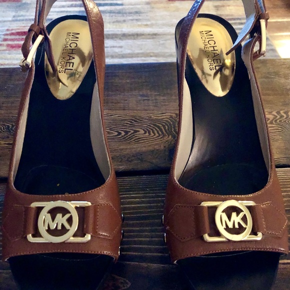 Shoes - Picture 2 of 4